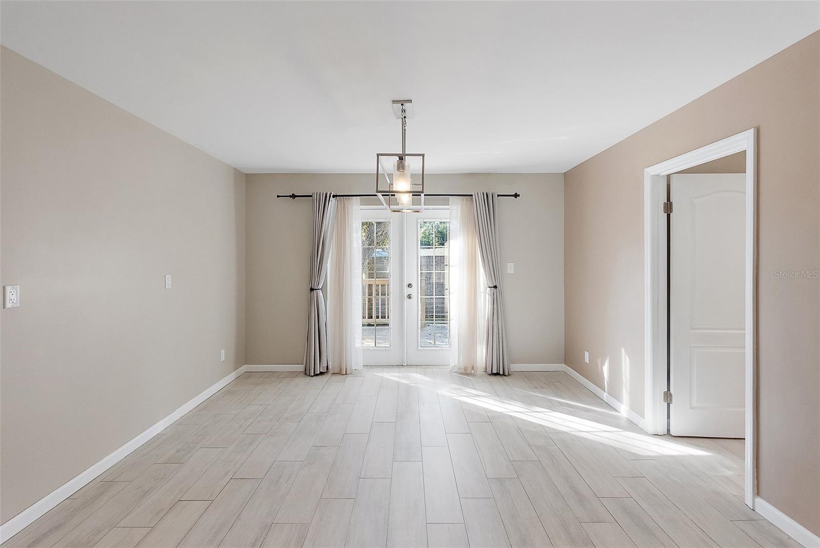 Image 21 of 46 For 5080 Oaklawn Lane