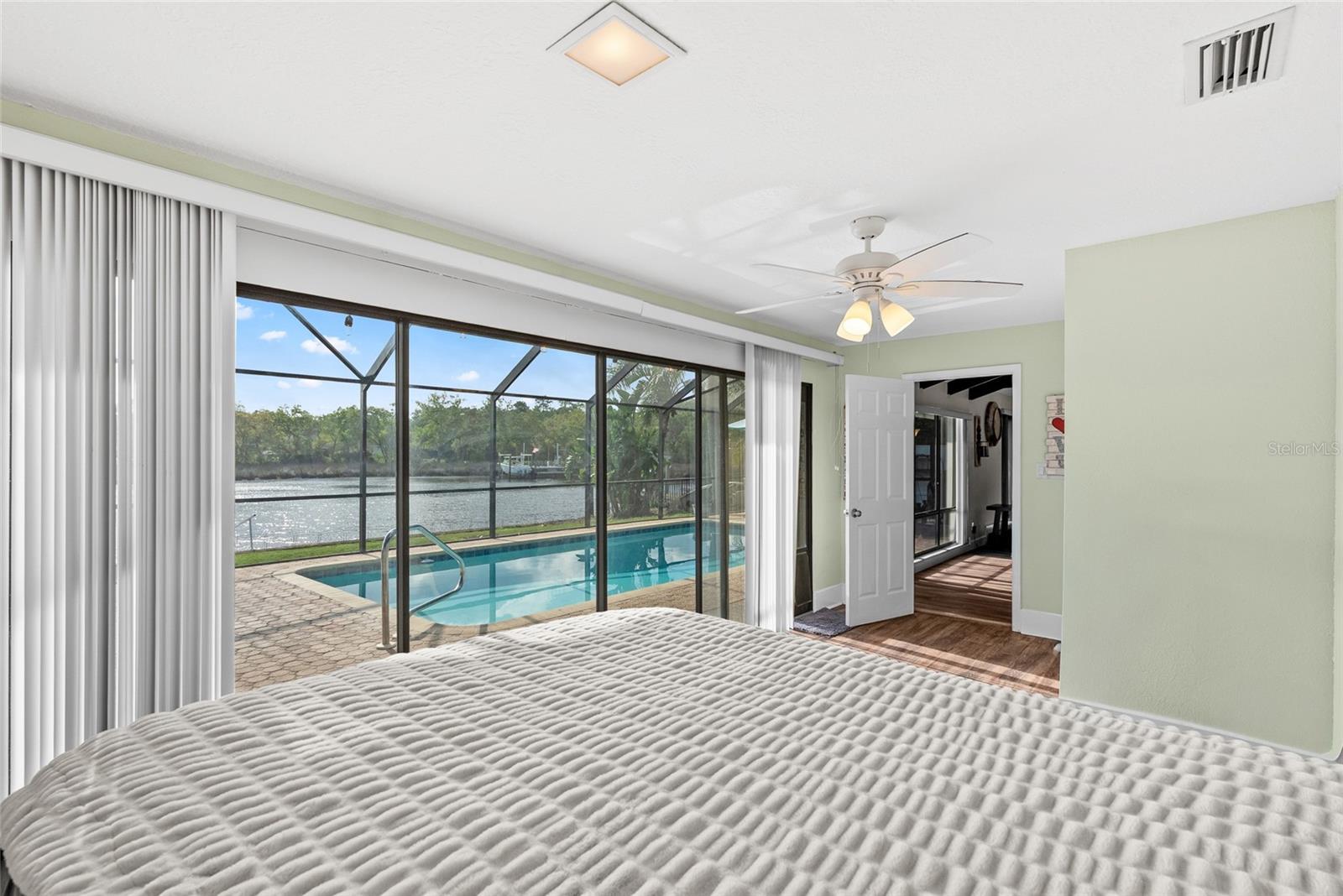 Listing photo id 11 for 1326 Flotilla Drive