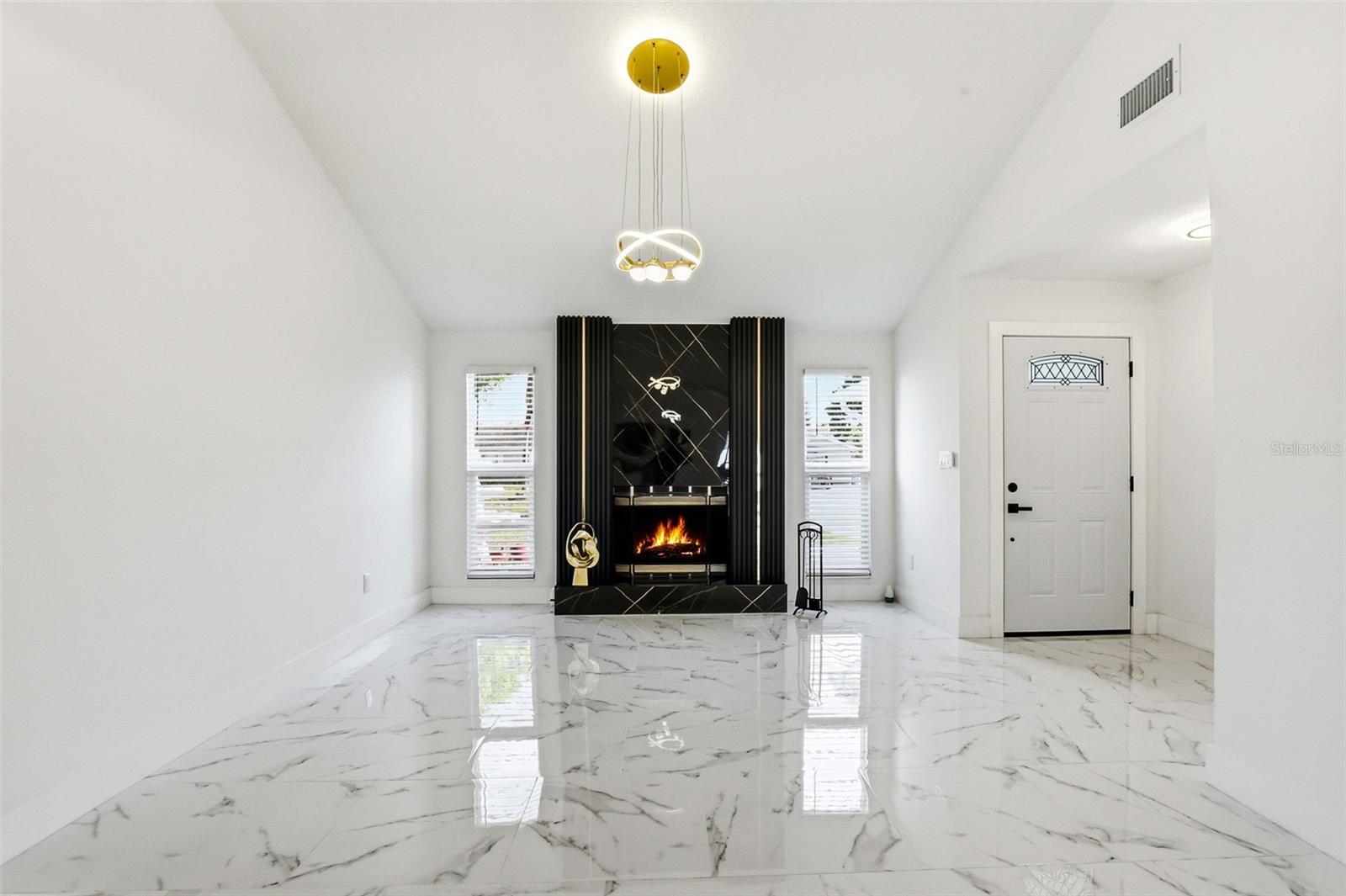 Image 28 of 65 For 10918 Tailfeather Court