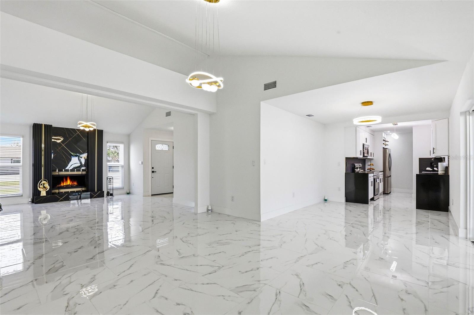 Image 33 of 65 For 10918 Tailfeather Court