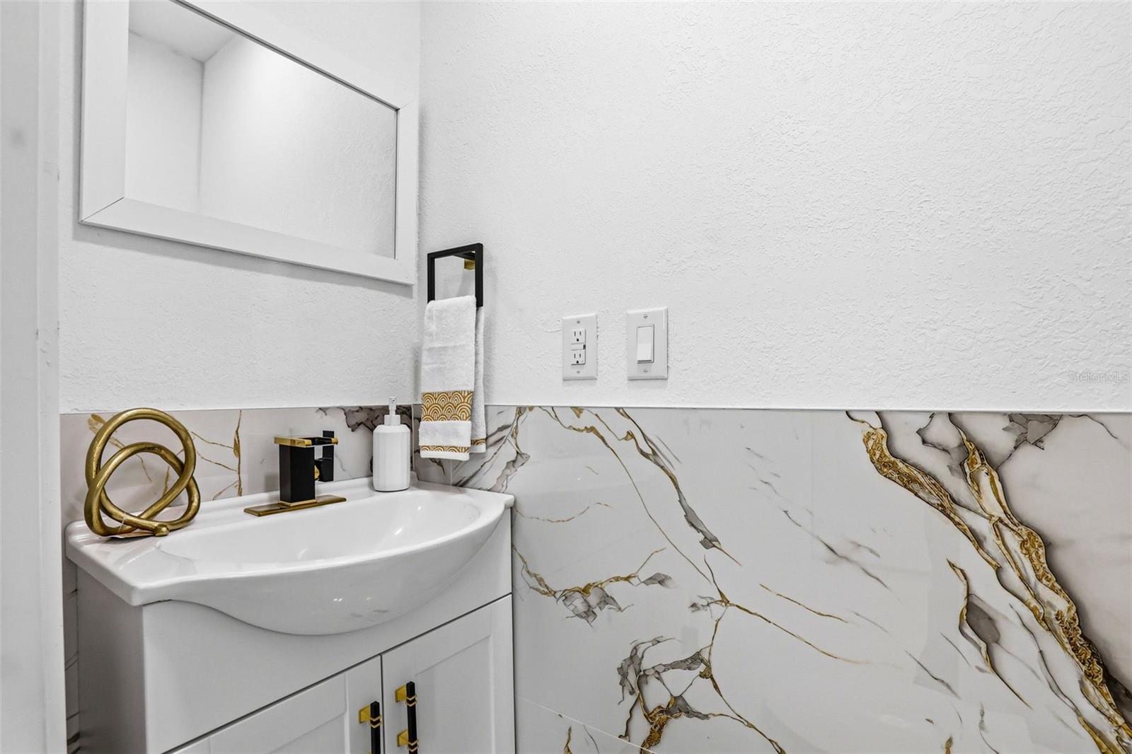 Image 37 of 65 For 10918 Tailfeather Court