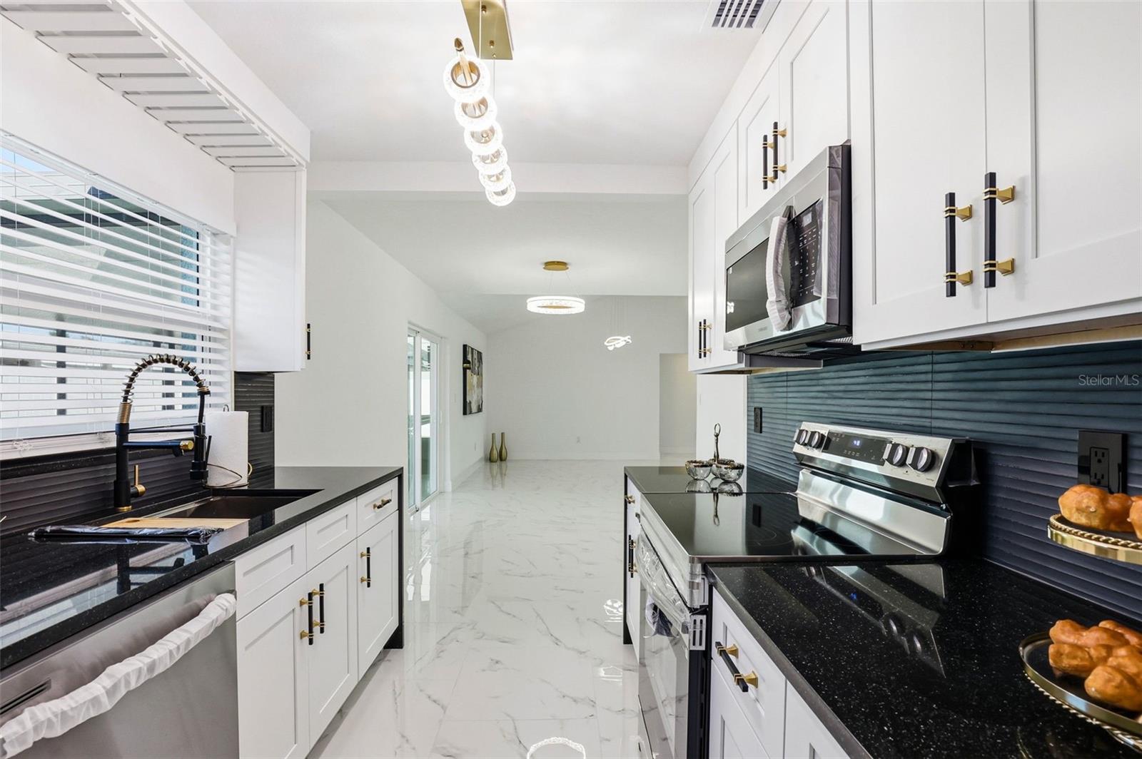 Image 58 of 65 For 10918 Tailfeather Court