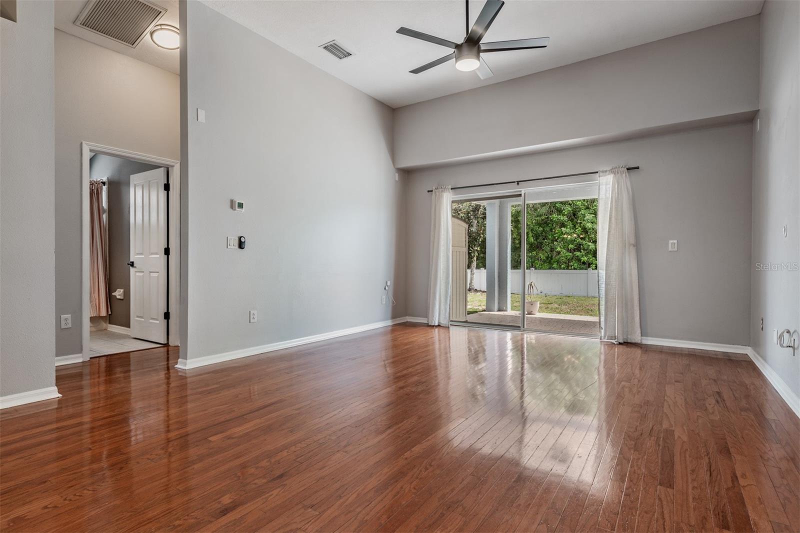 Listing photo id 8 for 2634 Palesta Drive