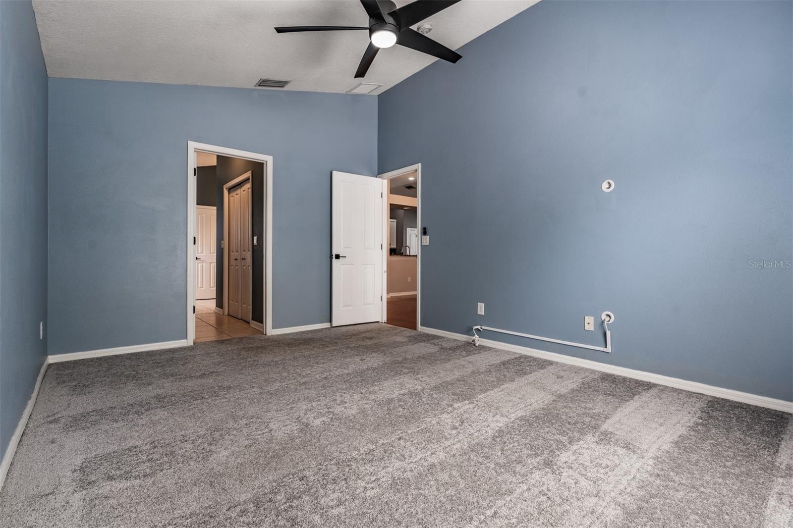 Listing photo id 12 for 2634 Palesta Drive