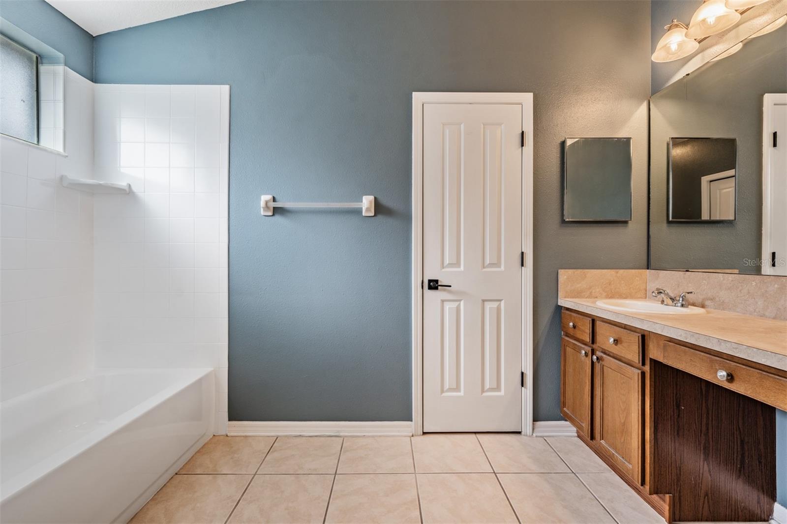 Listing photo id 14 for 2634 Palesta Drive