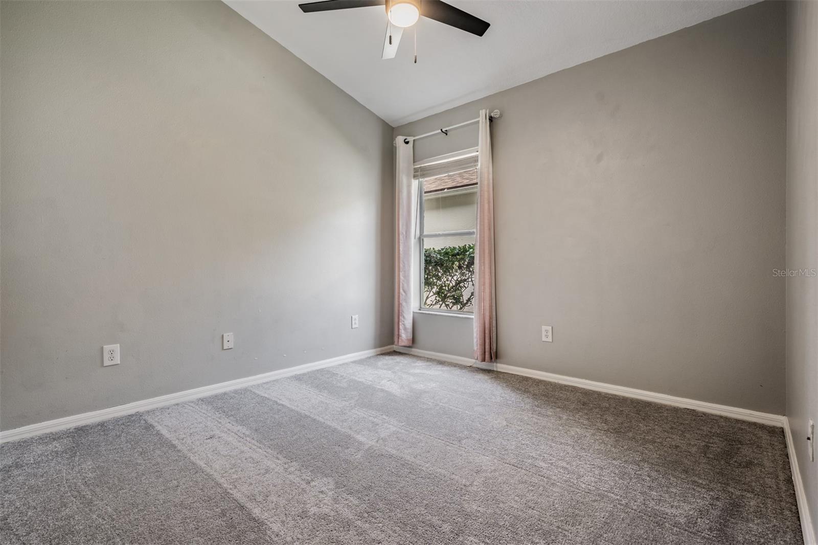 Listing photo id 16 for 2634 Palesta Drive