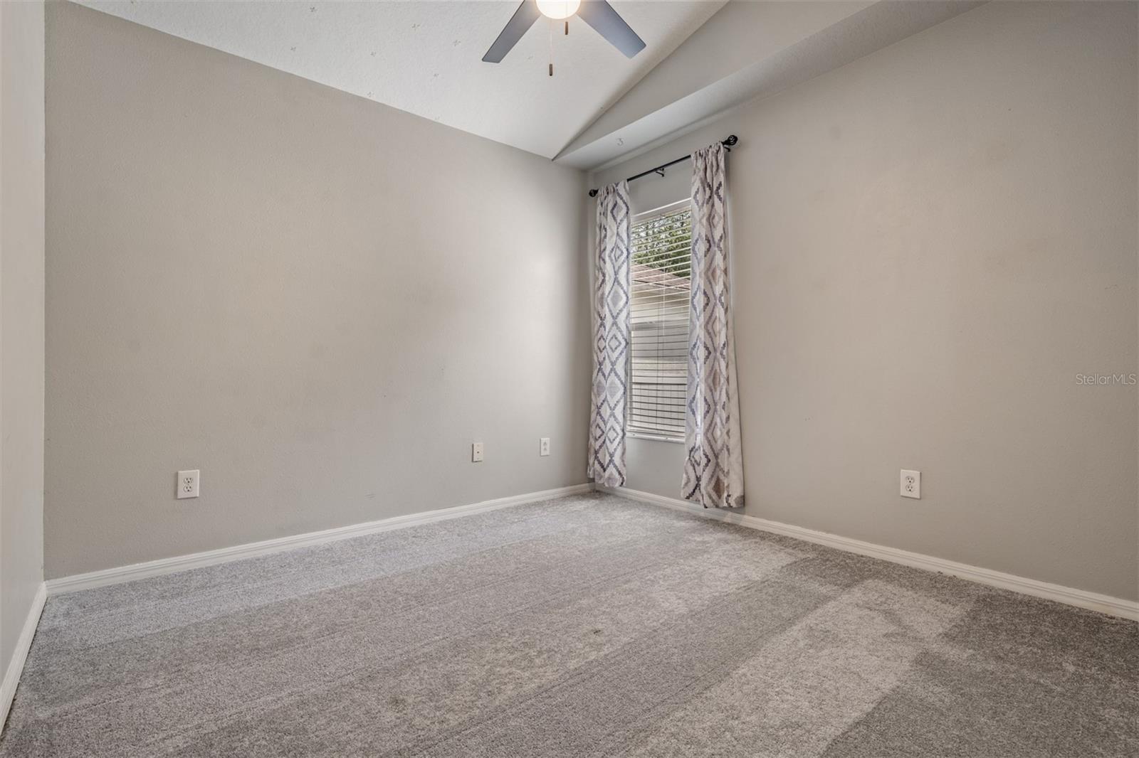 Listing photo id 17 for 2634 Palesta Drive