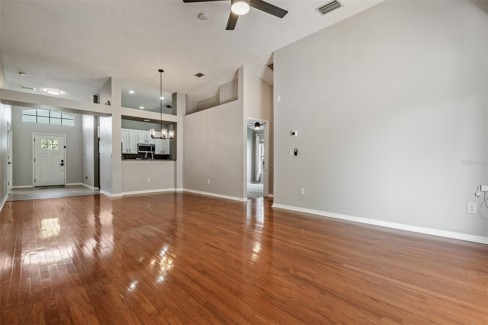 Listing photo id 0 for 2634 Palesta Drive