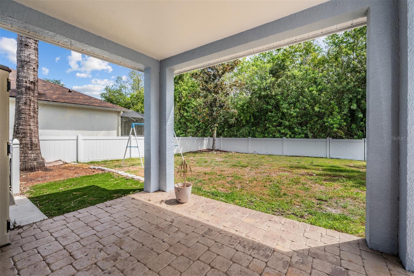 Listing photo id 18 for 2634 Palesta Drive