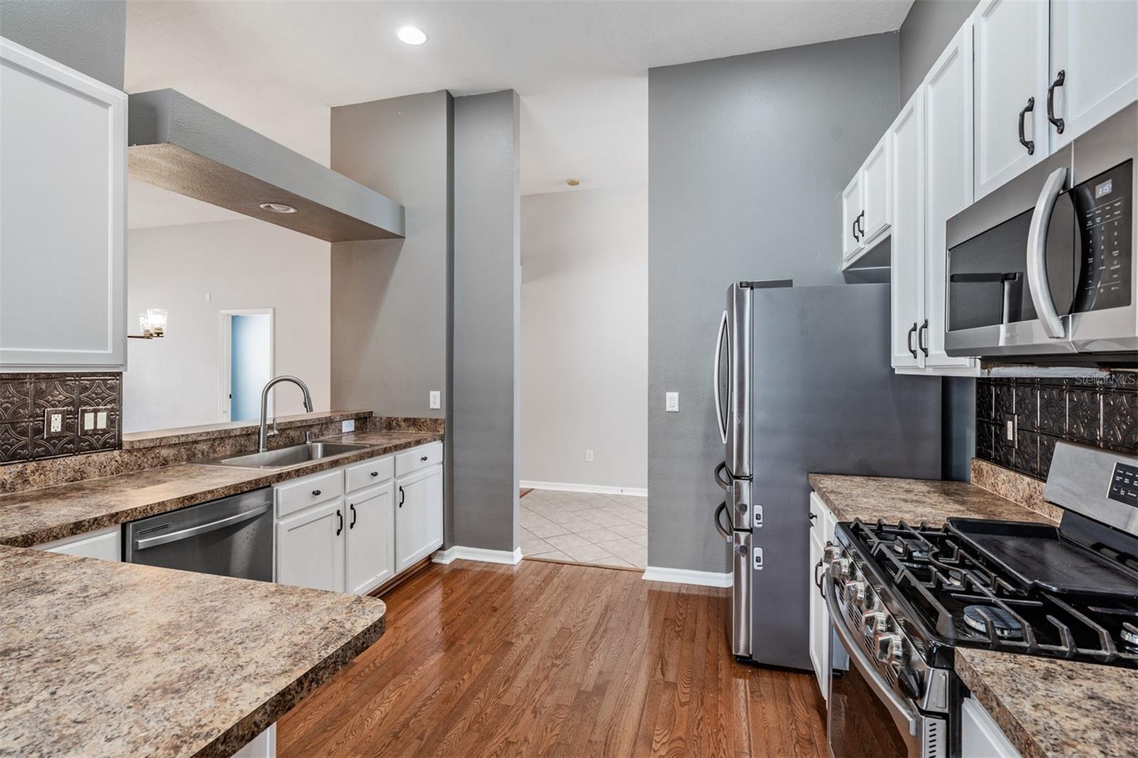 Listing photo id 3 for 2634 Palesta Drive