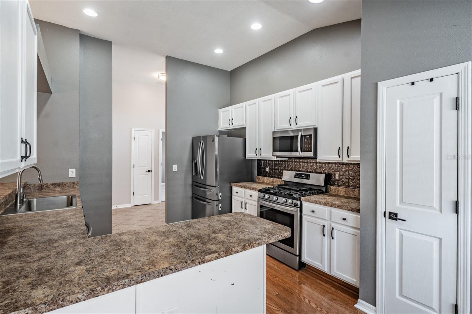 Listing photo id 4 for 2634 Palesta Drive