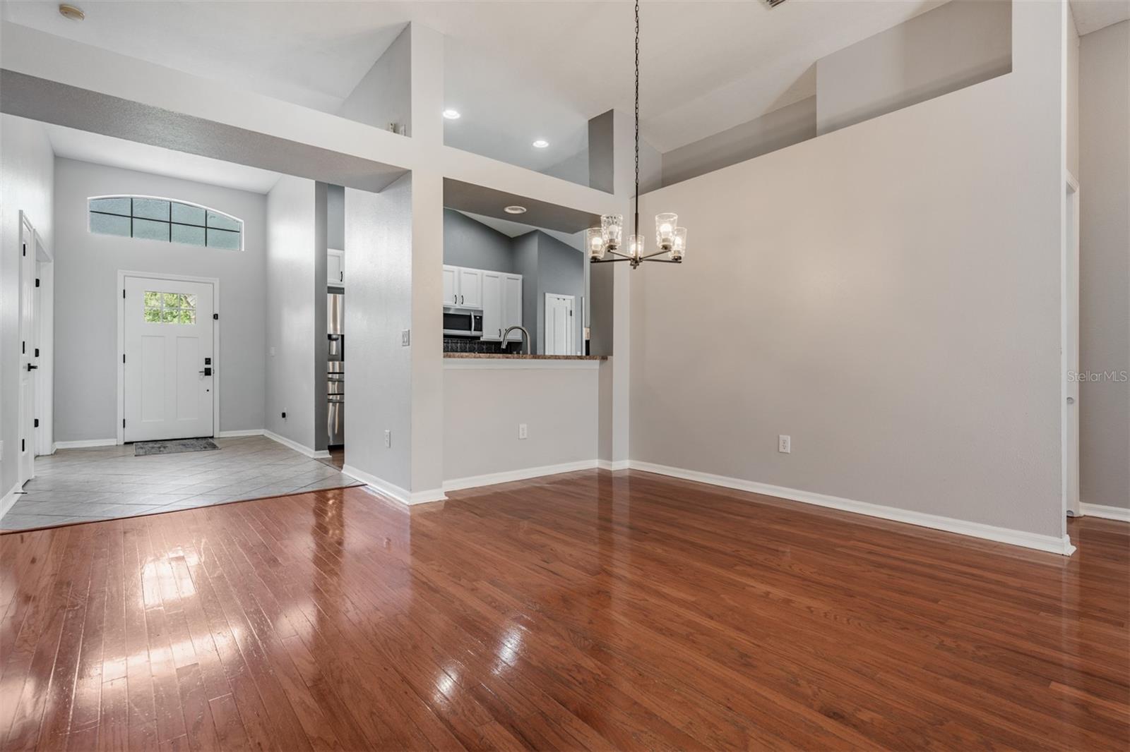 Listing photo id 7 for 2634 Palesta Drive