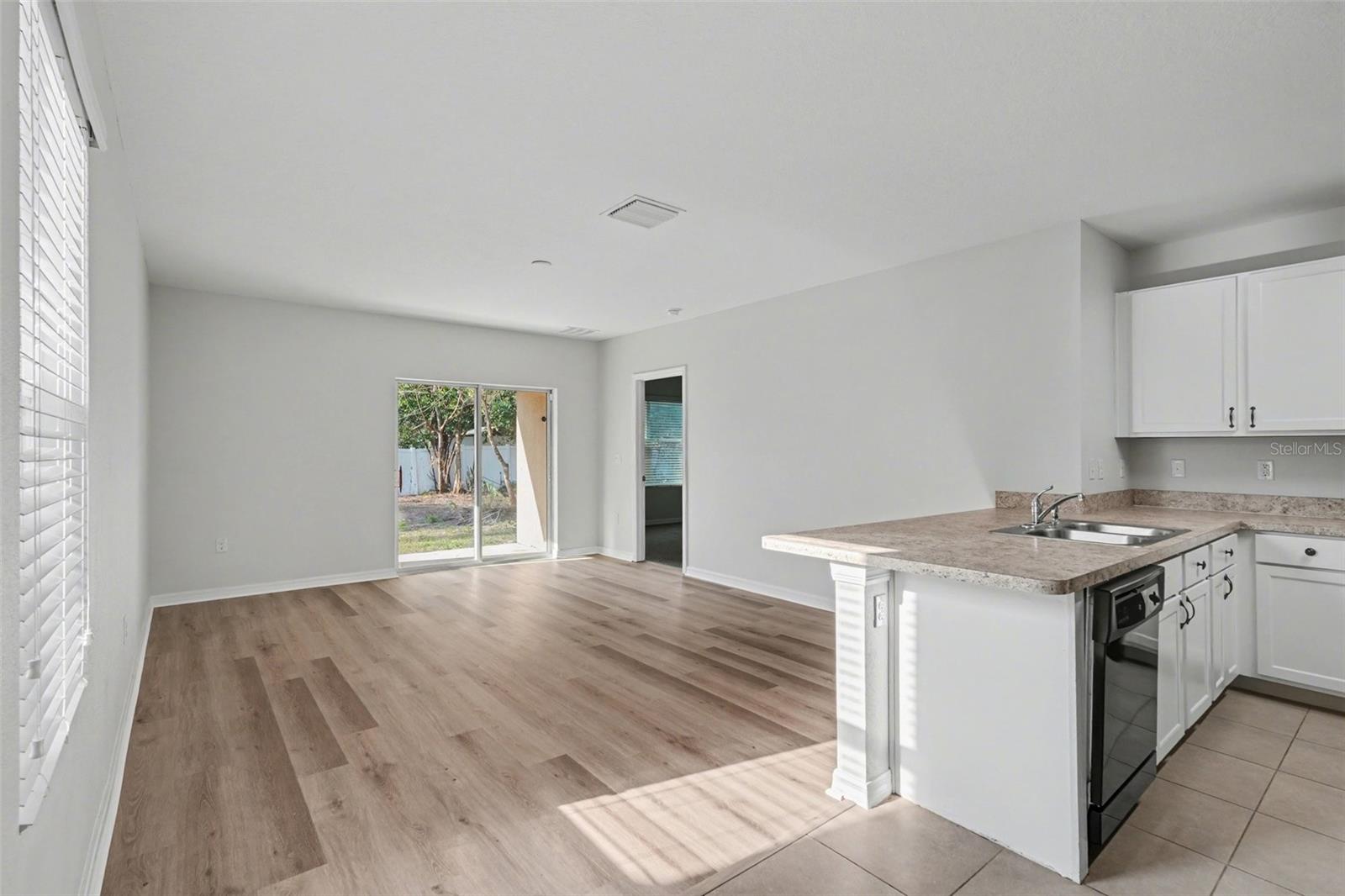 Image 10 of 33 For 10125 Hawk Storm Avenue