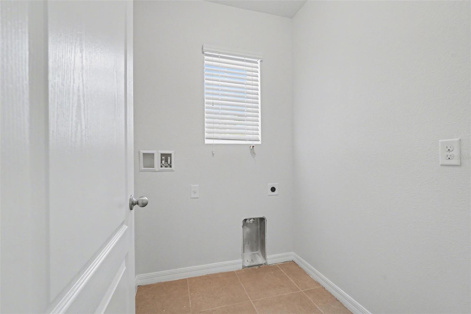 Image 18 of 33 For 10125 Hawk Storm Avenue