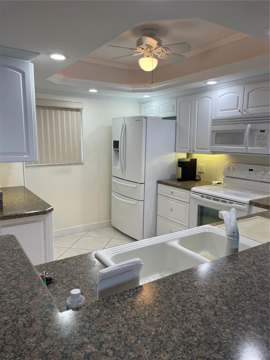 Image 13 of 41 For 895 Gulfview Boulevard 303