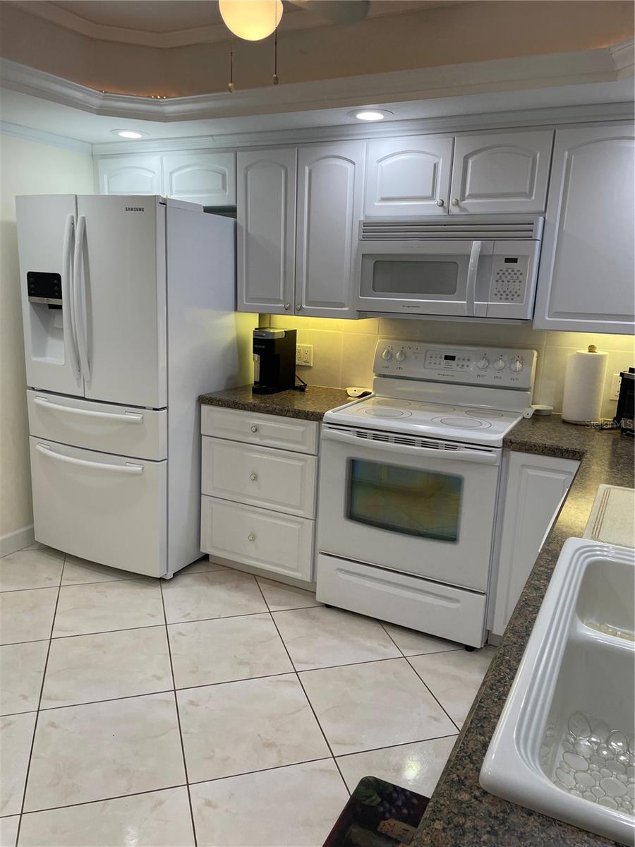 Image 14 of 41 For 895 Gulfview Boulevard 303