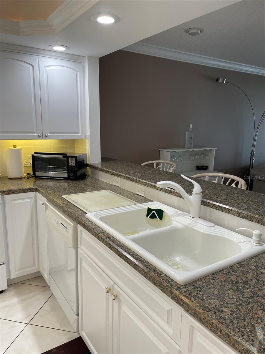 Image 15 of 41 For 895 Gulfview Boulevard 303