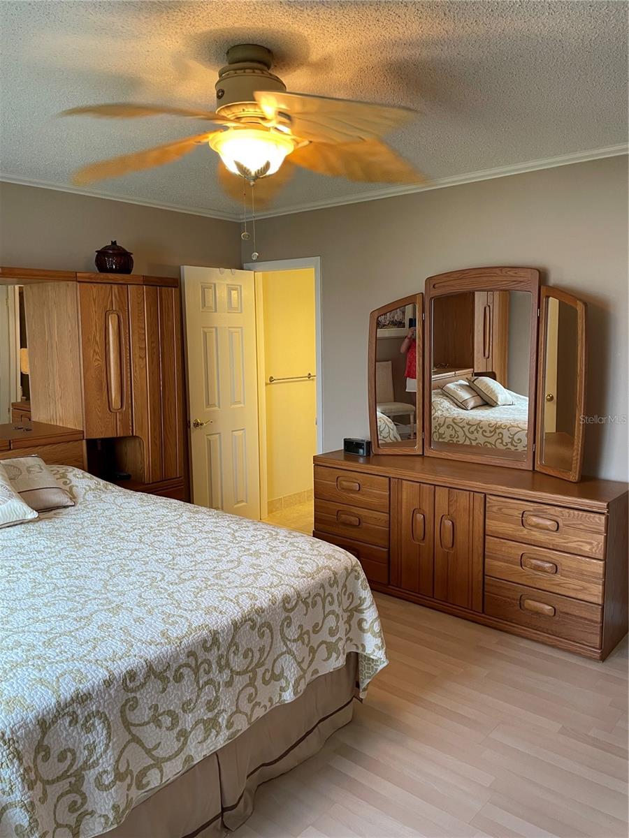 Image 21 of 41 For 895 Gulfview Boulevard 303