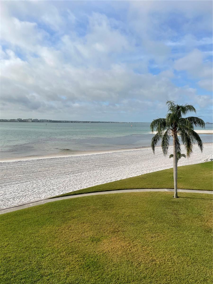 Image 28 of 41 For 895 Gulfview Boulevard 303