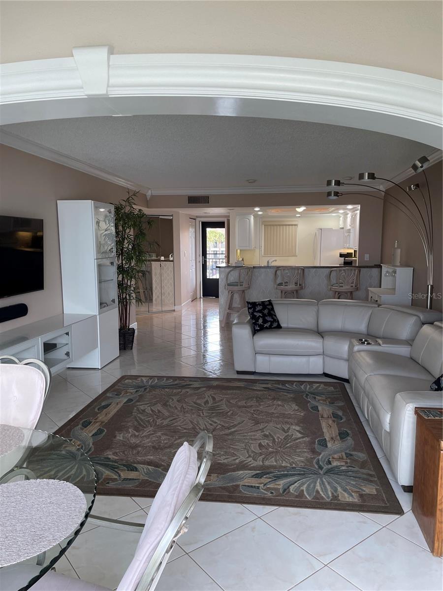 Image 3 of 41 For 895 Gulfview Boulevard 303