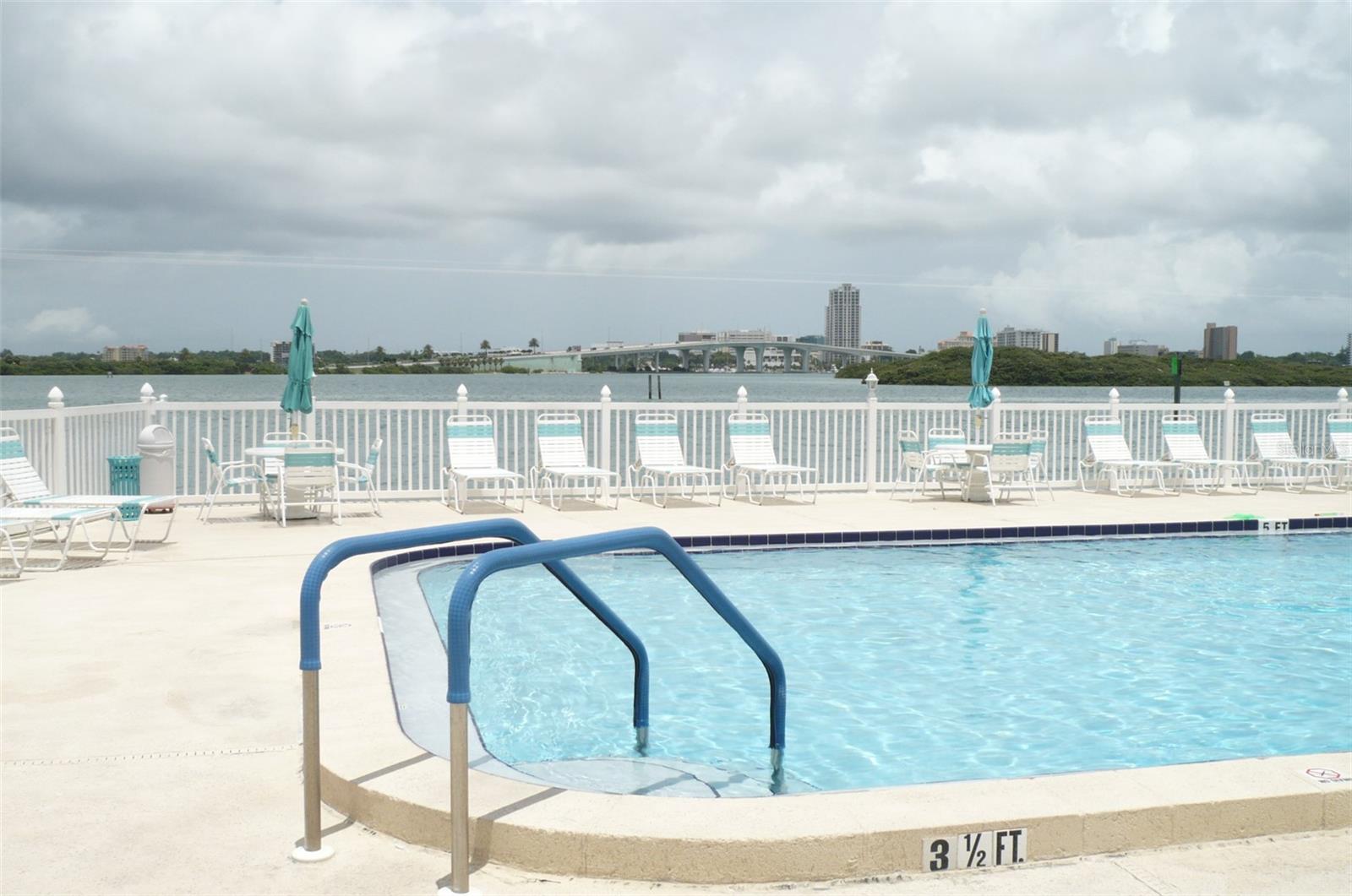 Image 35 of 41 For 895 Gulfview Boulevard 303