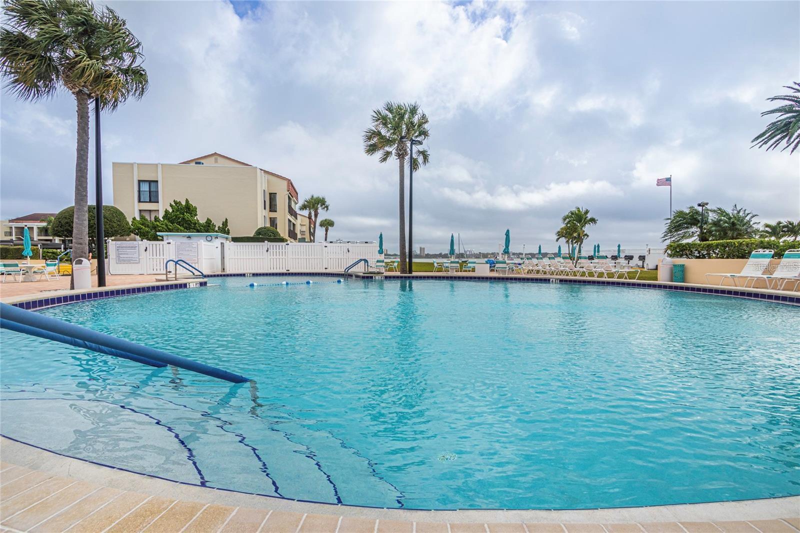 Image 37 of 41 For 895 Gulfview Boulevard 303