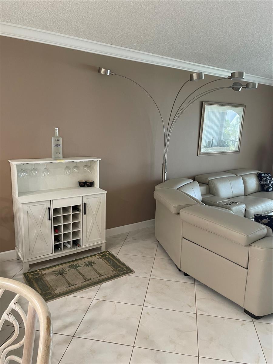 Image 6 of 41 For 895 Gulfview Boulevard 303