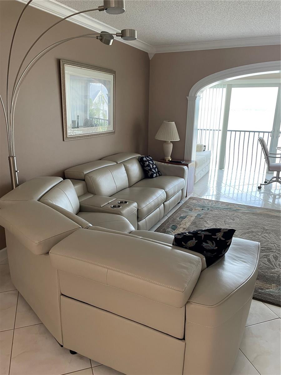 Image 7 of 41 For 895 Gulfview Boulevard 303