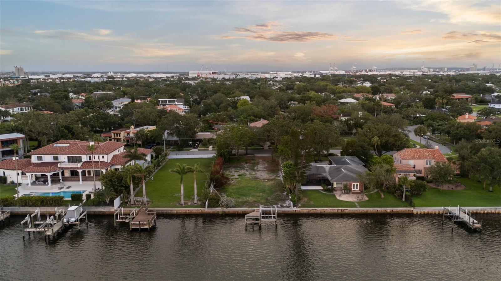 Image 22 of 47 For 214 Blanca Avenue