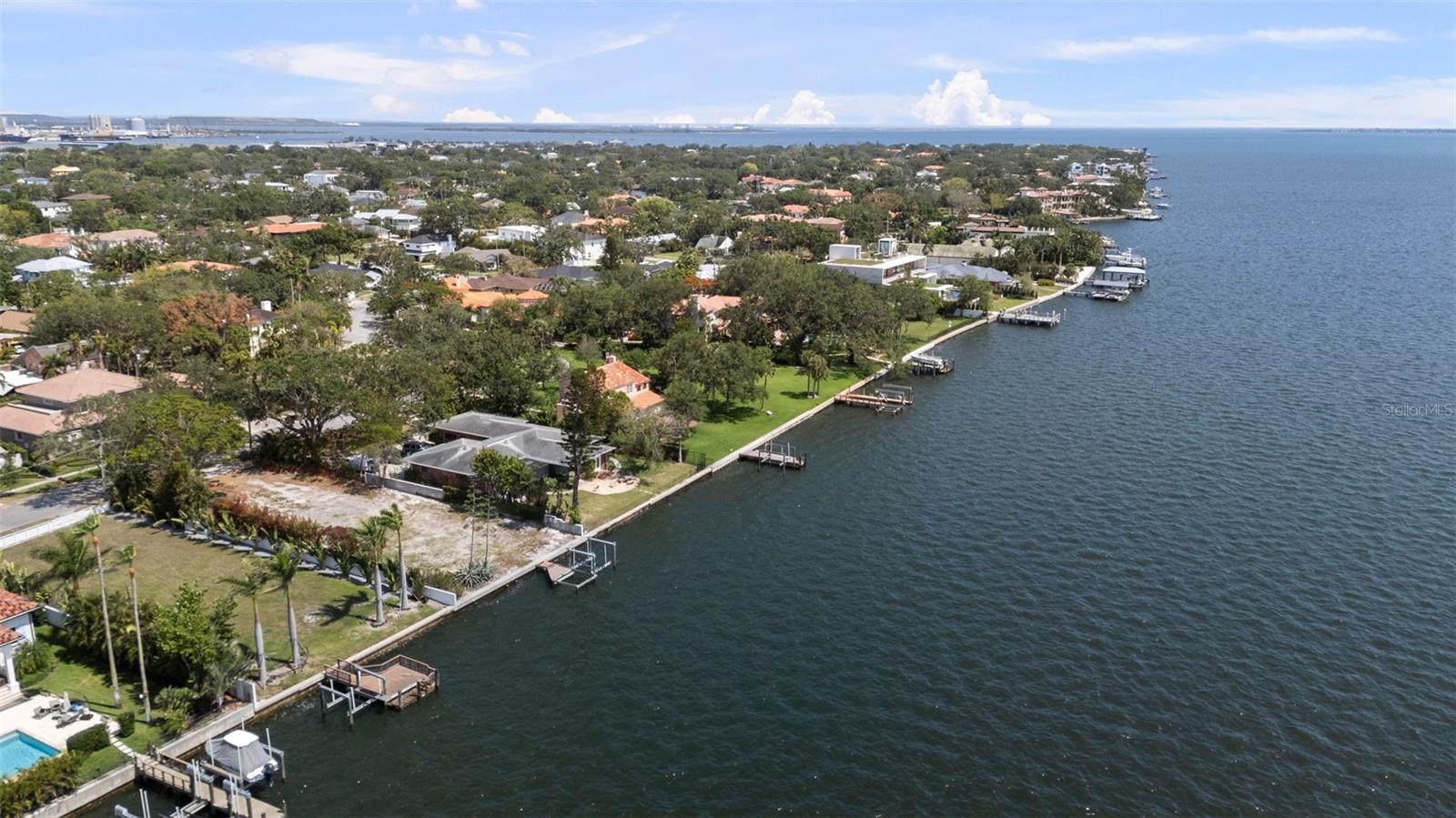 Image 33 of 47 For 214 Blanca Avenue