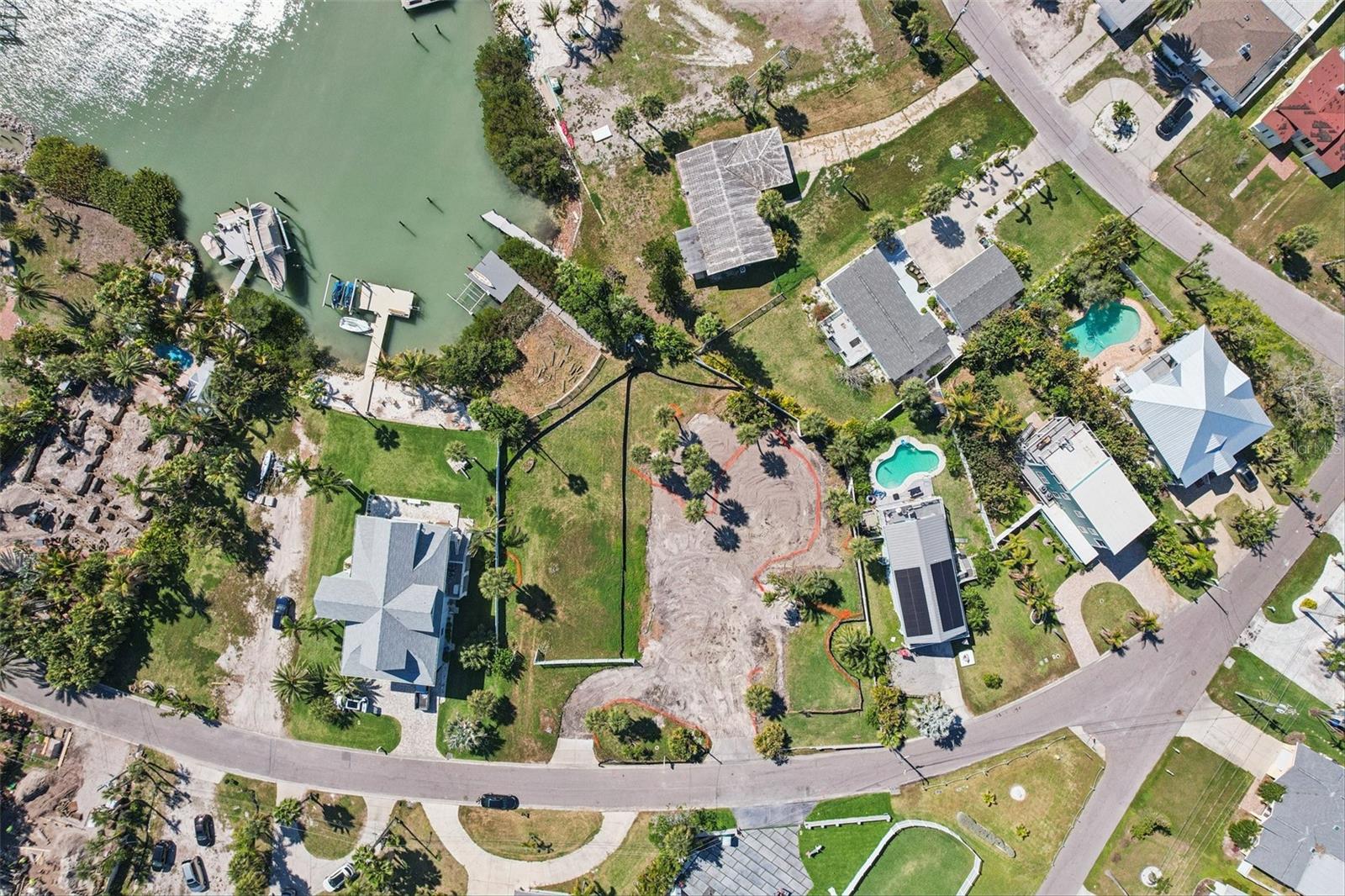 Listing photo id 10 for 15825 Redington Drive