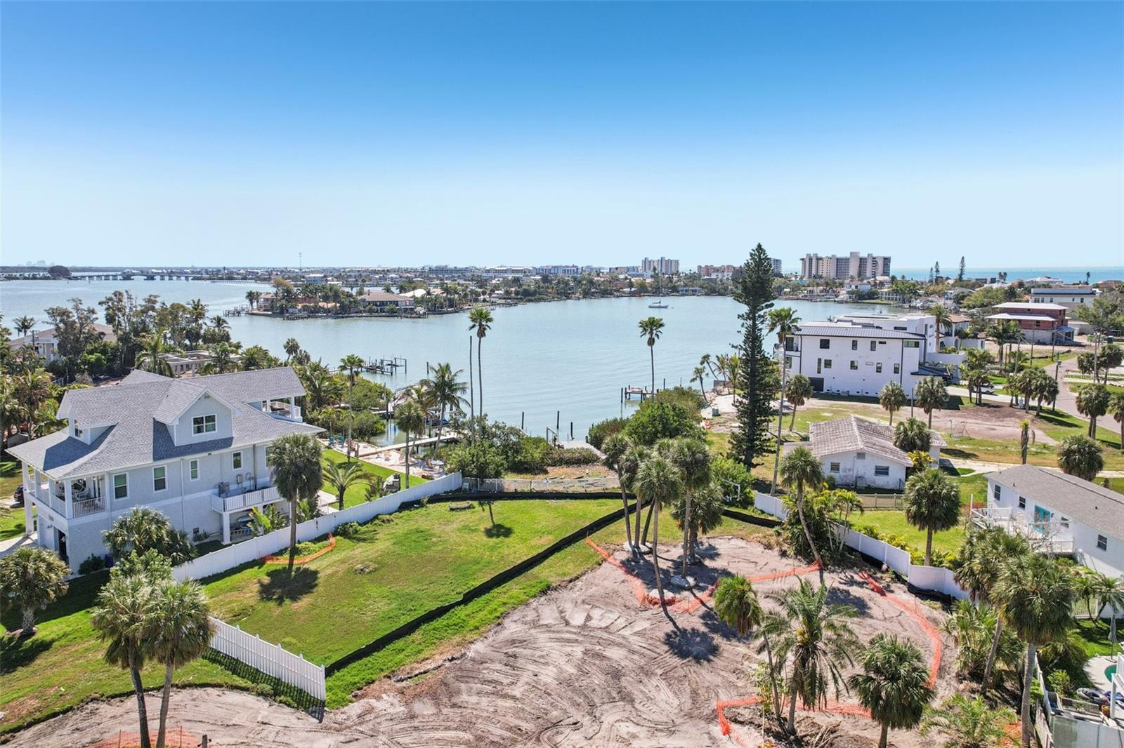 Listing photo id 11 for 15825 Redington Drive