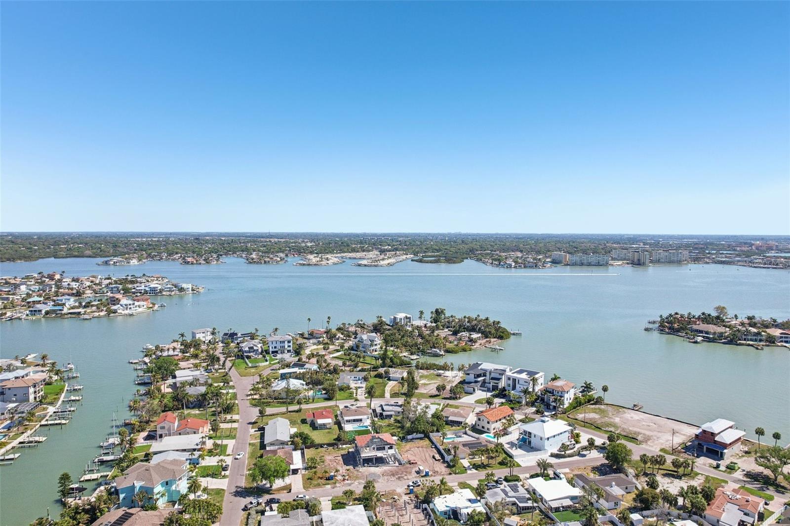 Listing photo id 13 for 15825 Redington Drive