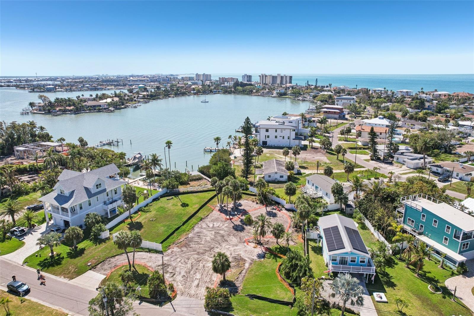 Listing photo id 0 for 15825 Redington Drive