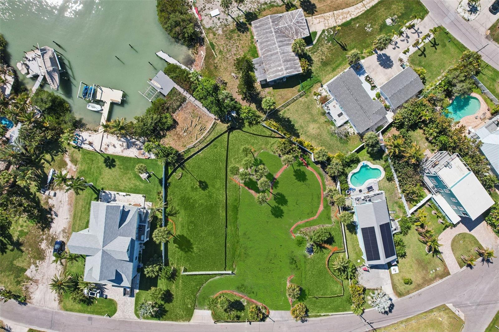 Listing photo id 21 for 15825 Redington Drive