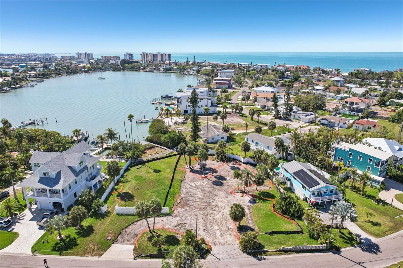 Listing photo id 22 for 15825 Redington Drive