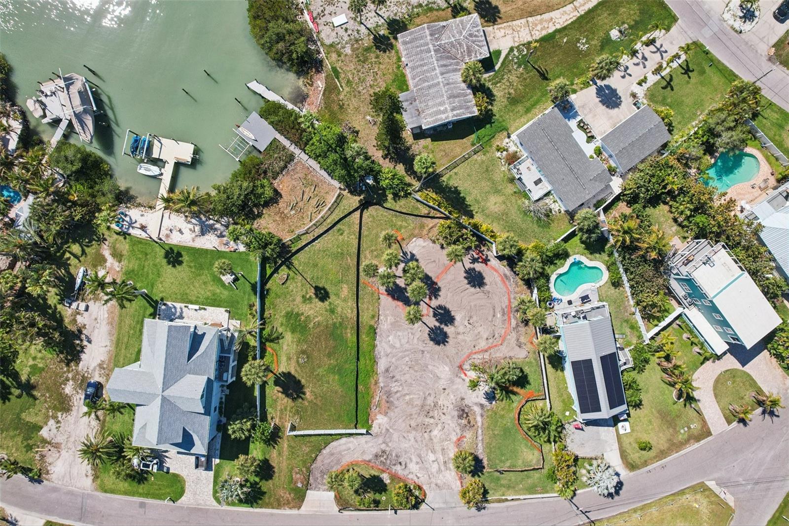 Listing photo id 25 for 15825 Redington Drive