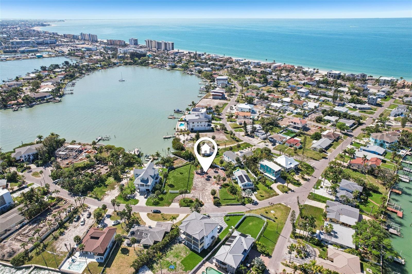 Listing photo id 2 for 15825 Redington Drive