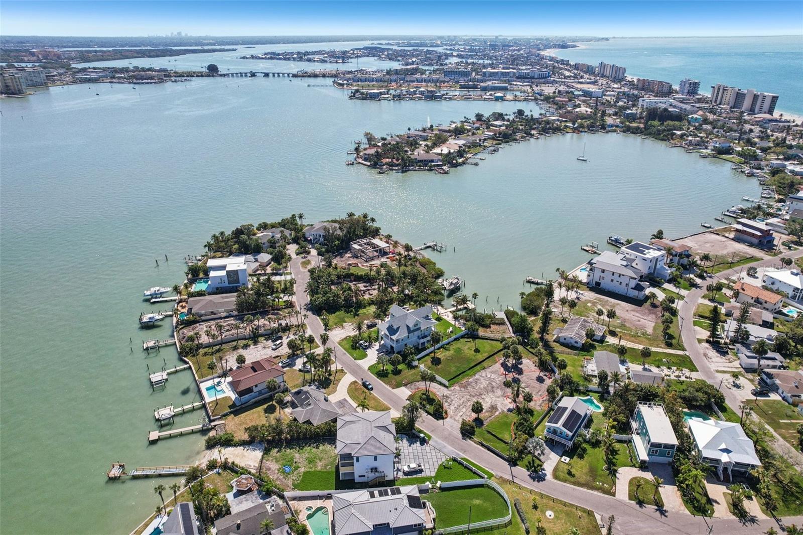 Listing photo id 3 for 15825 Redington Drive