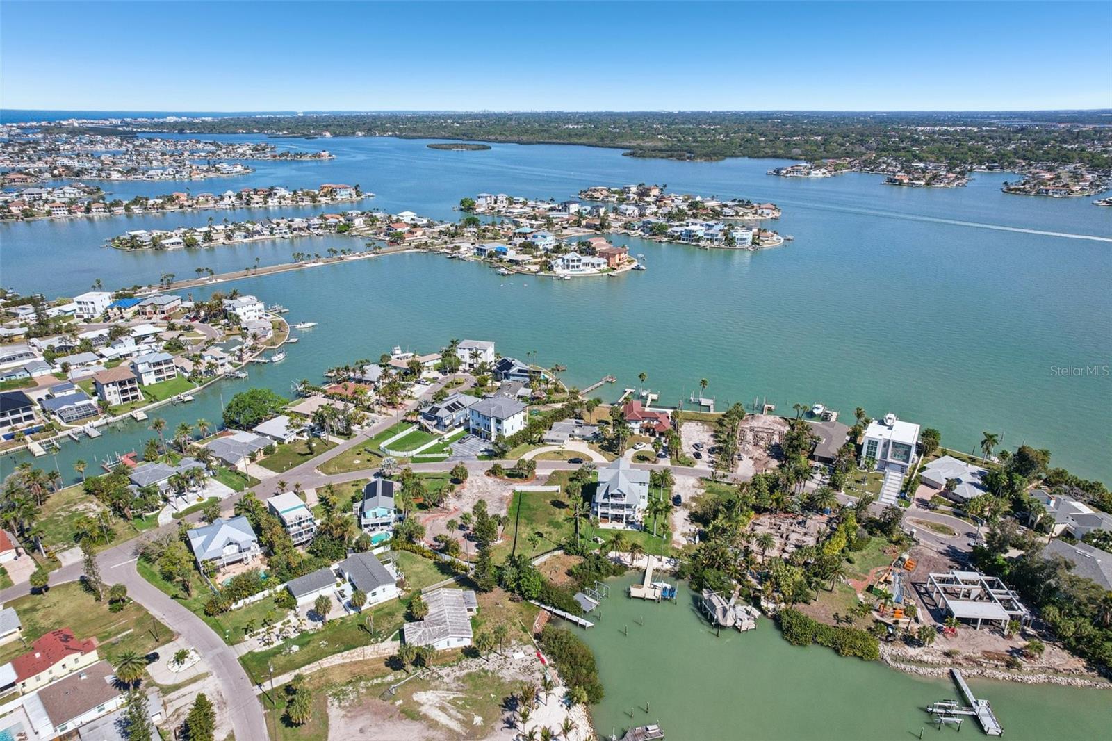 Listing photo id 6 for 15825 Redington Drive