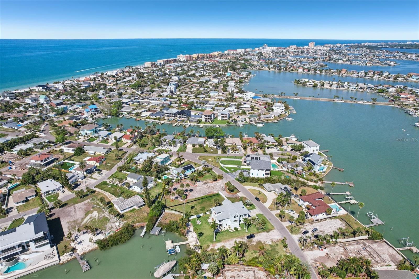 Listing photo id 7 for 15825 Redington Drive