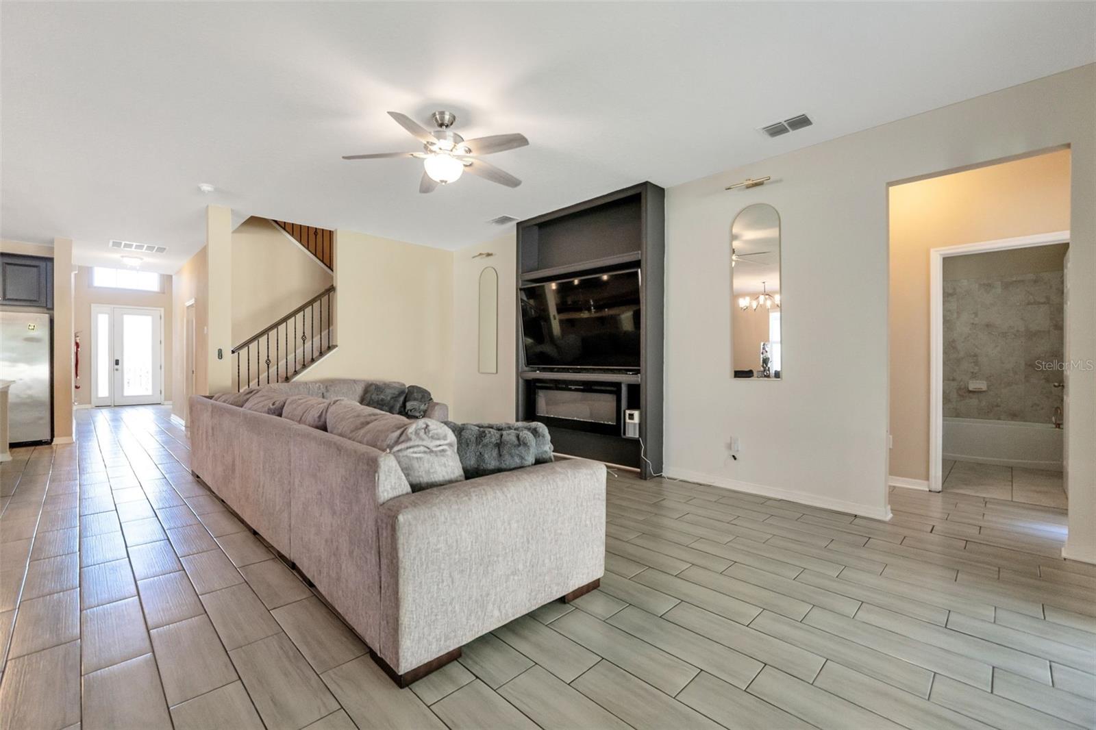 Image 17 of 41 For 30068 Skylark Drive