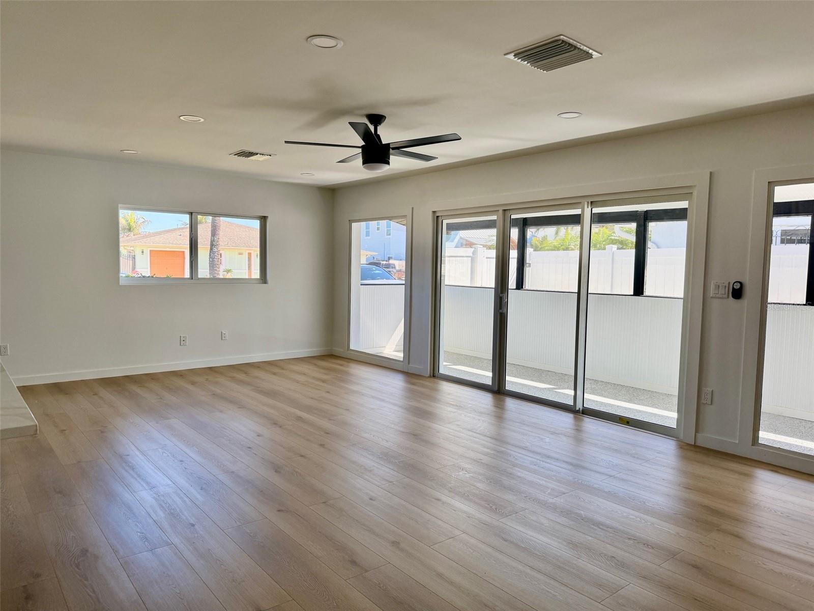 Image 11 of 34 For 3930 Eden Roc Circle