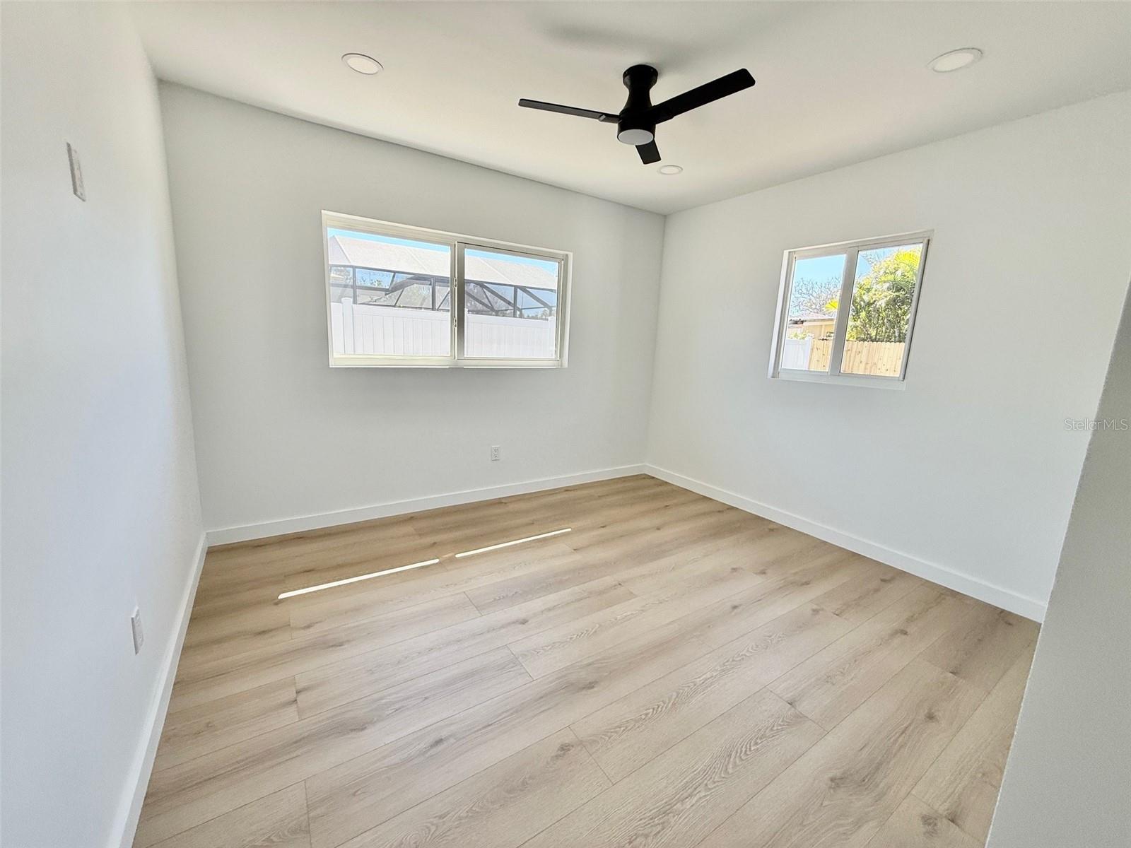 Image 17 of 34 For 3930 Eden Roc Circle