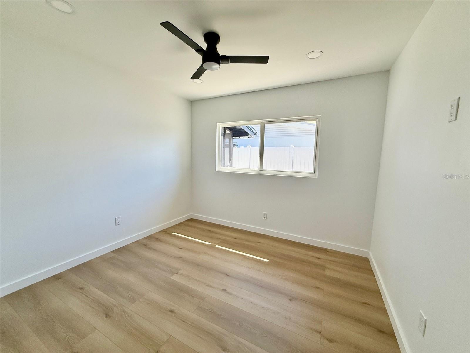 Image 21 of 34 For 3930 Eden Roc Circle