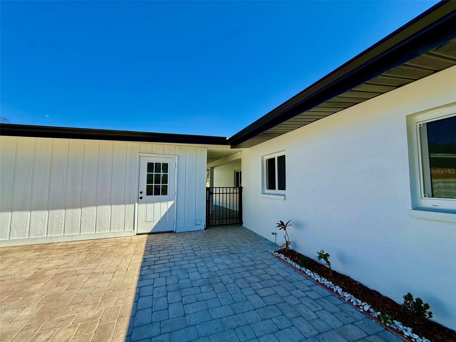 Image 25 of 34 For 3930 Eden Roc Circle