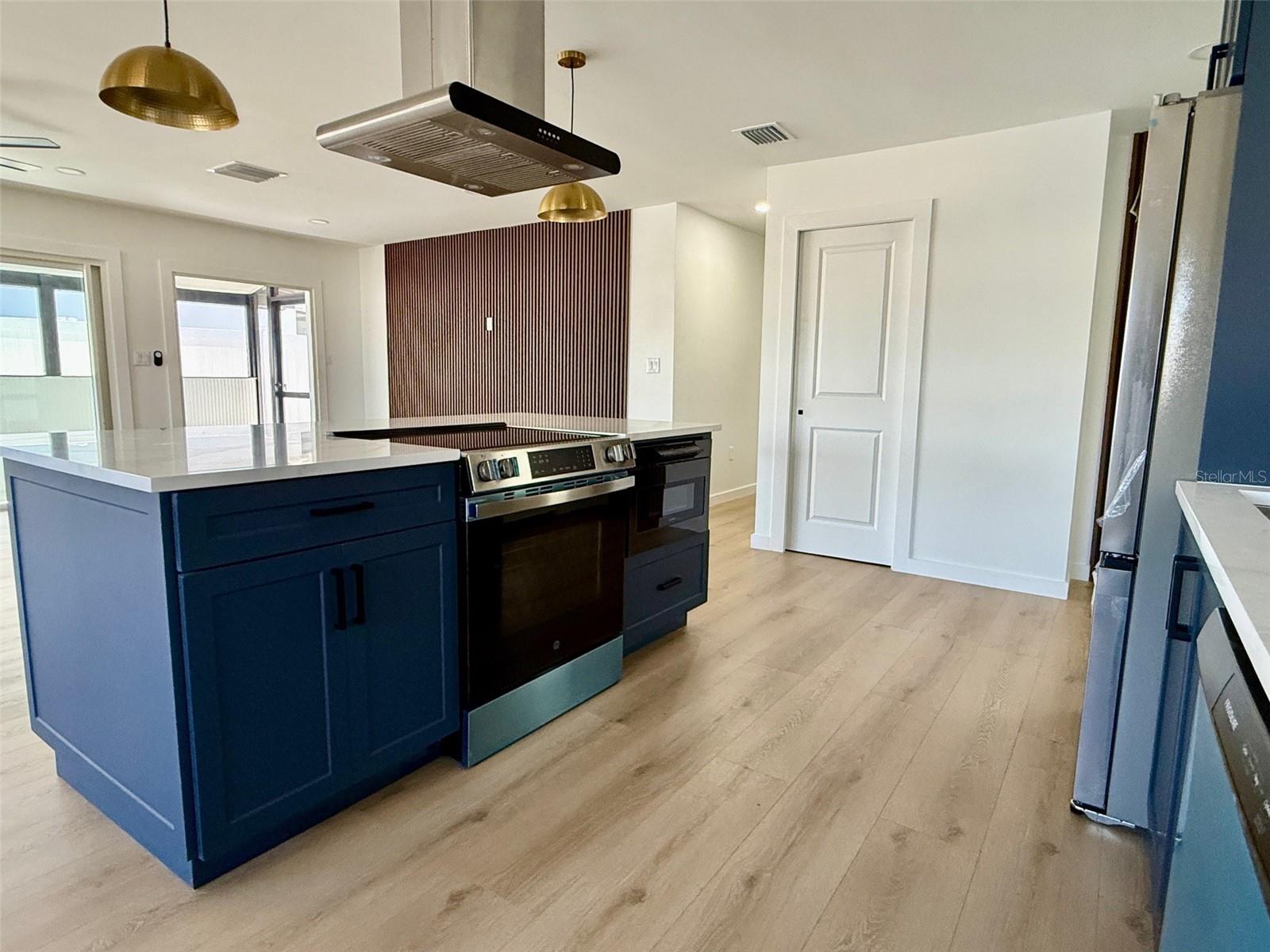 Image 6 of 34 For 3930 Eden Roc Circle