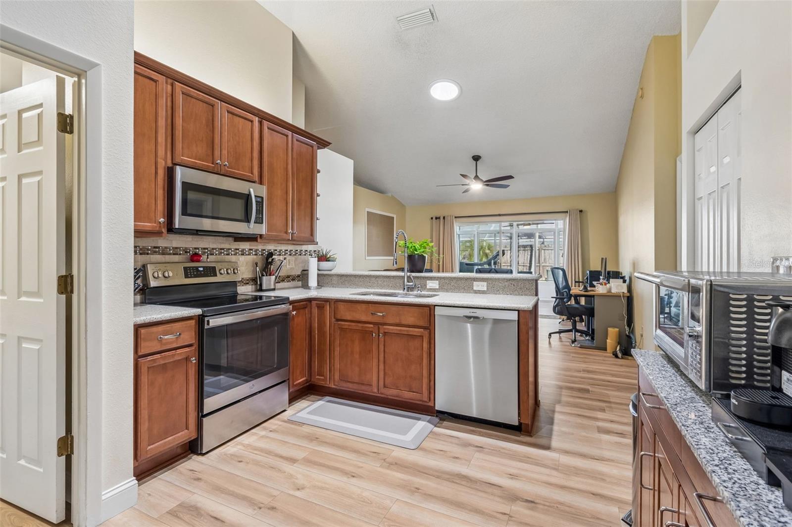 Image 14 of 61 For 11029 Streamside Drive