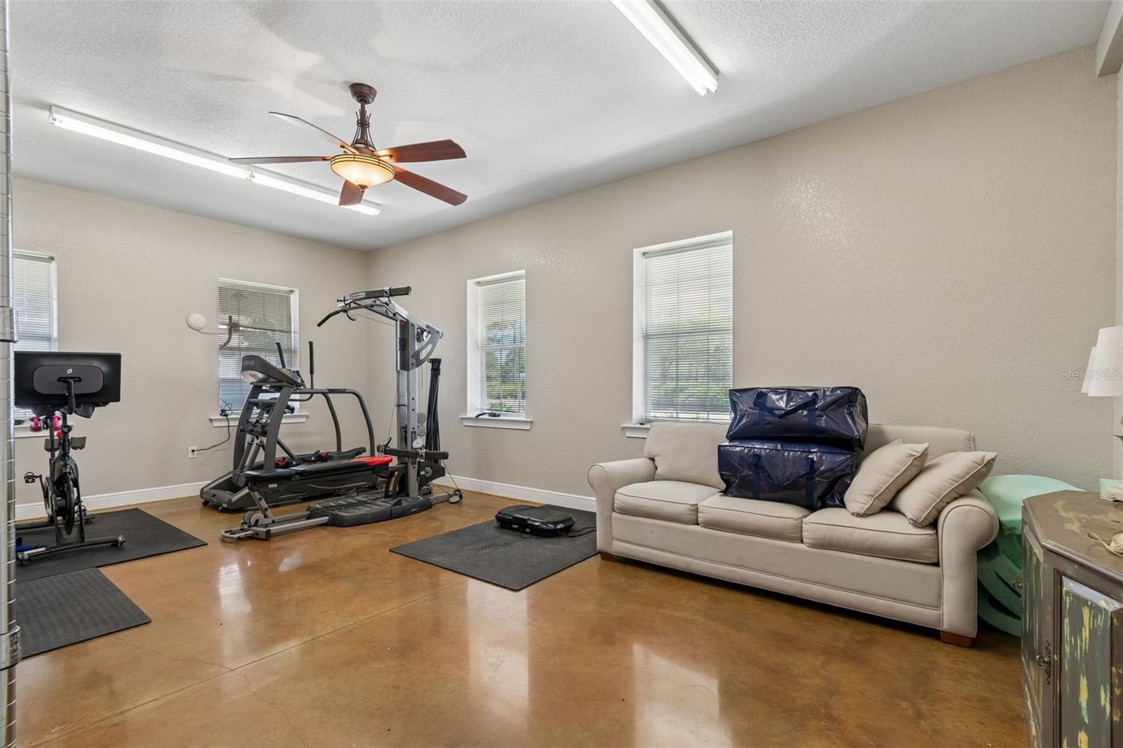 Image 85 of 95 For 32641 Blueberry Hill Way