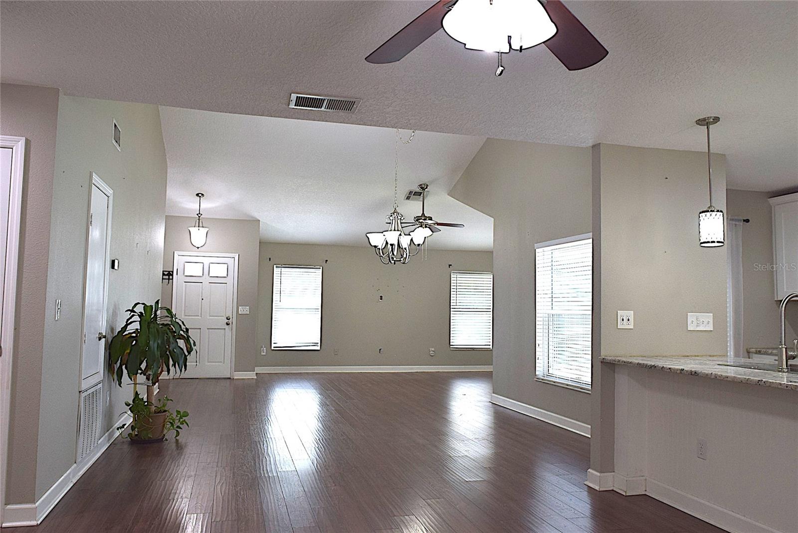 Image 4 of 45 For 2009 Branch Tree Lane